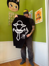 Load image into Gallery viewer, giggling casket